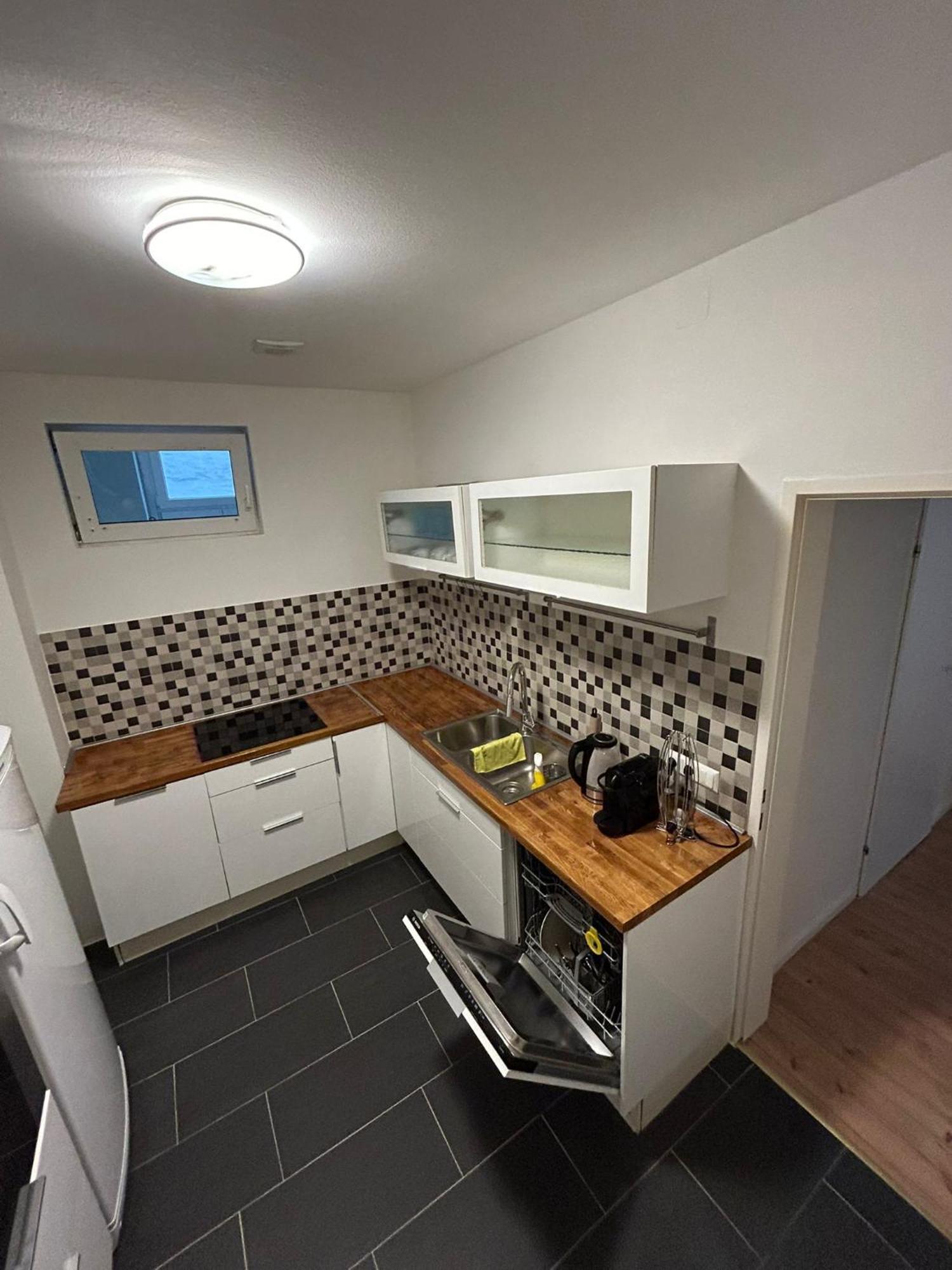 Favoriten Apartments Виена Екстериор снимка